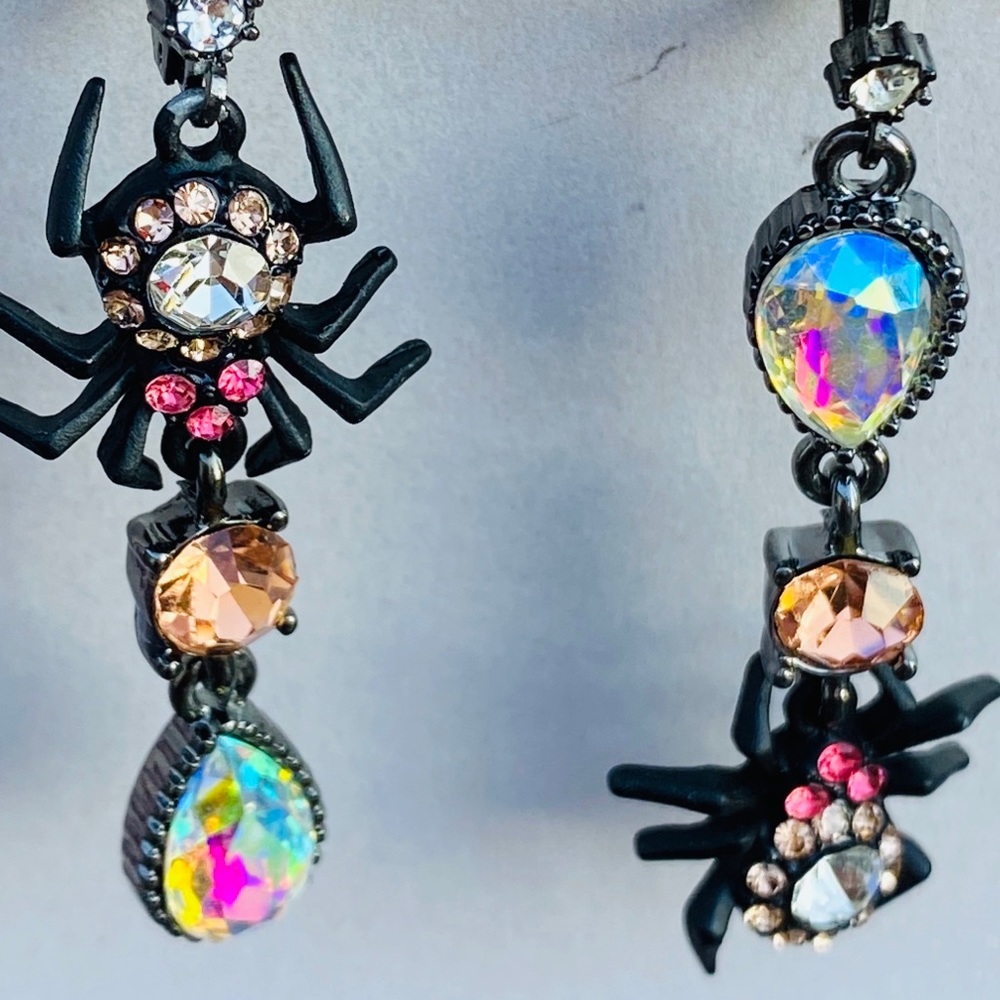 New Betsey-Johnson Spider Mismatch Earrings - Picture 5 of 17